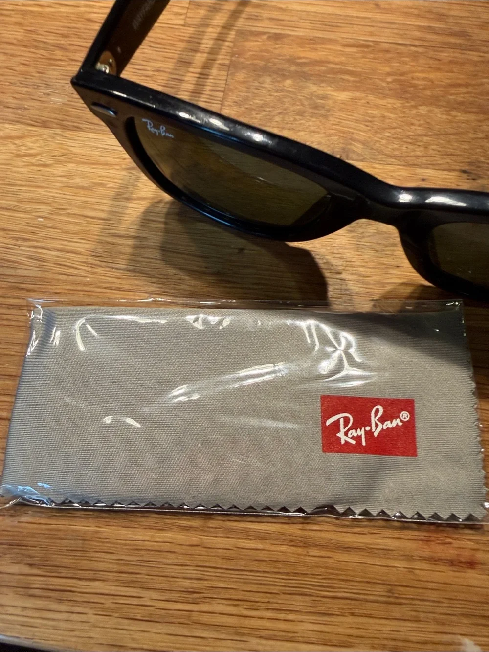 Ray-Ban Black Wayfarer Sunglasses with Black Case